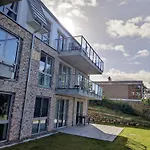 Neubau-ferienwohnung Mit Panorama-seeblick Appartamento *