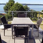 Neubau-ferienwohnung Mit Panorama-seeblick Appartamento *
