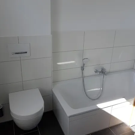 Neubau-ferienwohnung Mit Panorama-seeblick 아파트