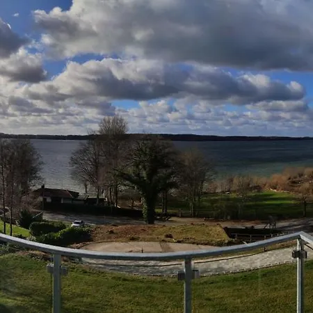아파트 Neubau-ferienwohnung Mit Panorama-seeblick