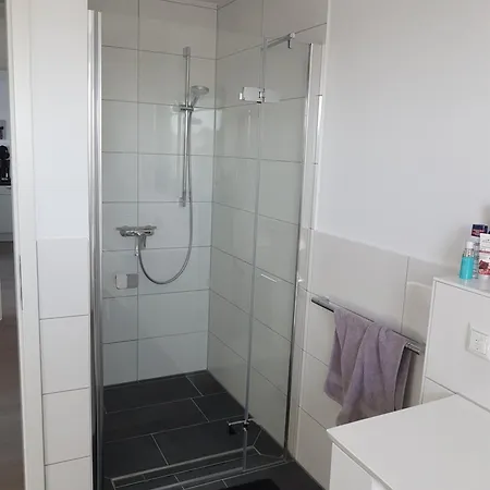 Neubau-ferienwohnung Mit Panorama-seeblick 아파트