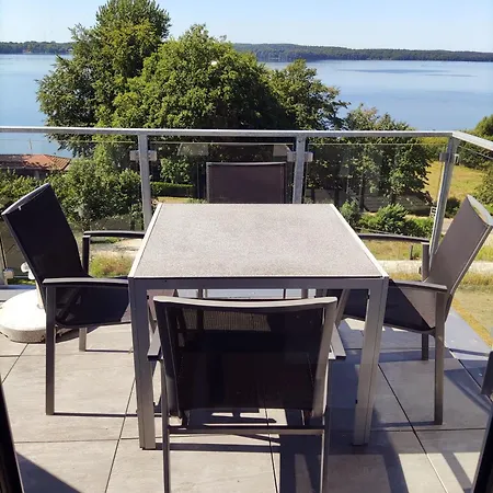 Neubau-ferienwohnung Mit Panorama-seeblick 아파트 *